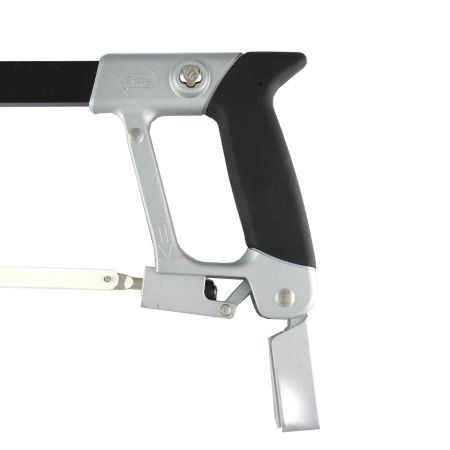 Hacksaw handle with blade quick release mechanism